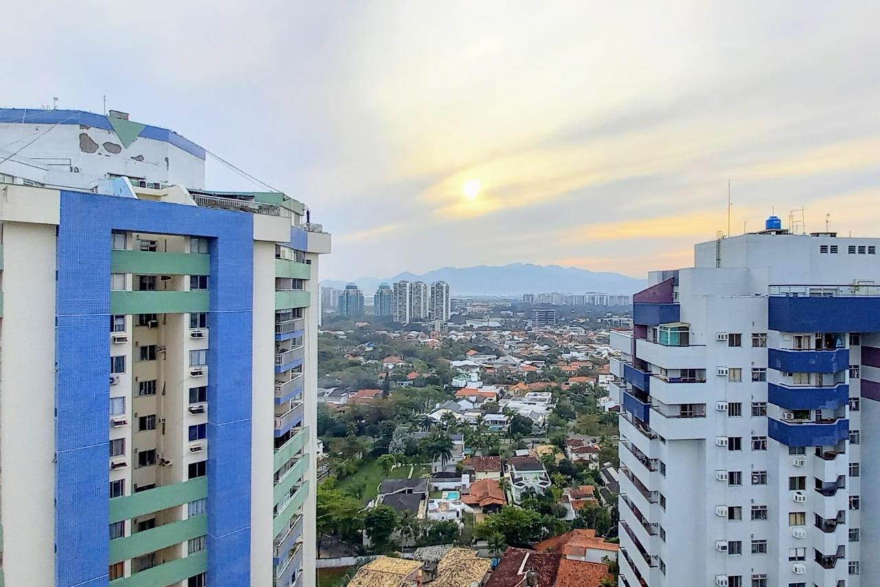 Apartamento Na Barra Da Tijuca Com Wi-fi Em Condominio Com Piscina E Proximo A Apartamento *