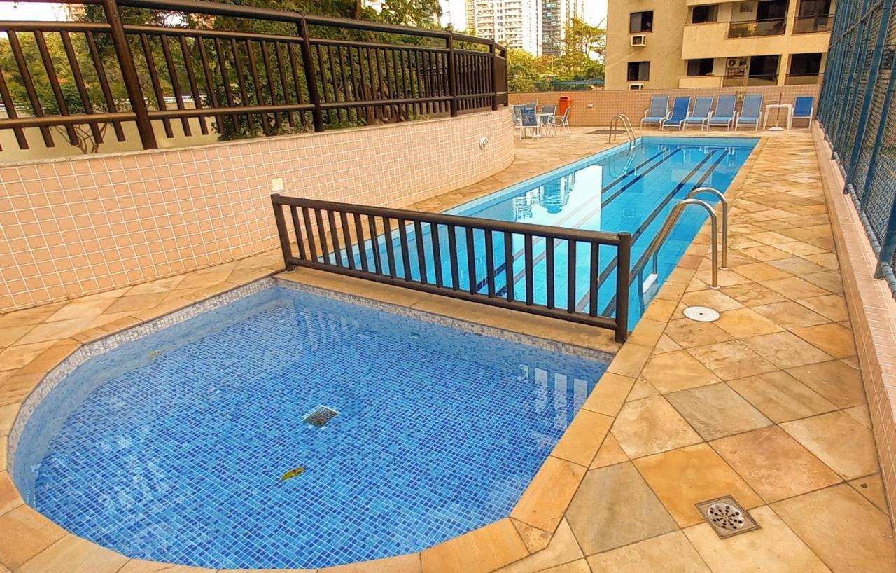 Apartamento Na Barra Da Tijuca Com Wi-fi Em Condominio Com Piscina E Proximo A Apartamento