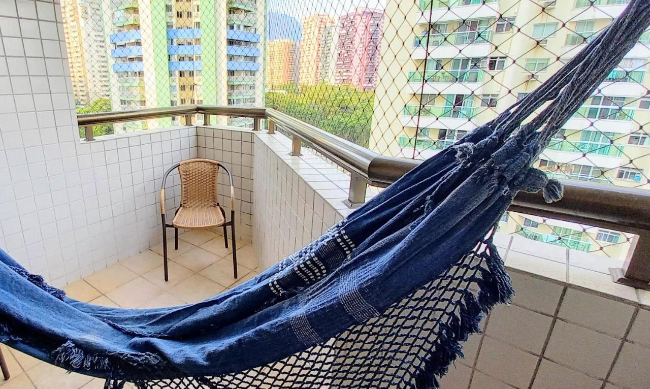 Apartamento Na Barra Da Tijuca Com Wi-fi Em Condominio Com Piscina E Proximo A Apartamento *